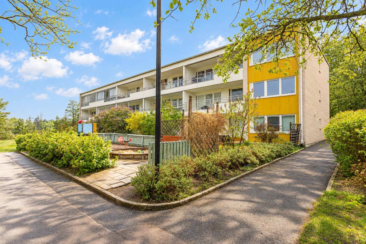 1 rum lägenhet på Lomvägen 605 Kärrdal, Sollentuna kommun - bild 1
