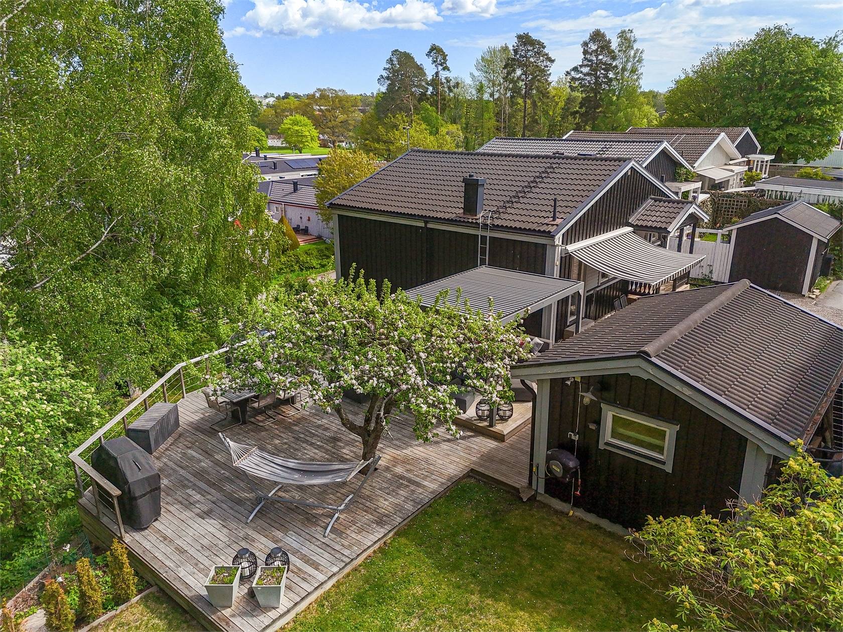6 rum villa på Blomsterkungsvägen 414 Hässelby Norra Villastad, Stockholms kommun - bild 2