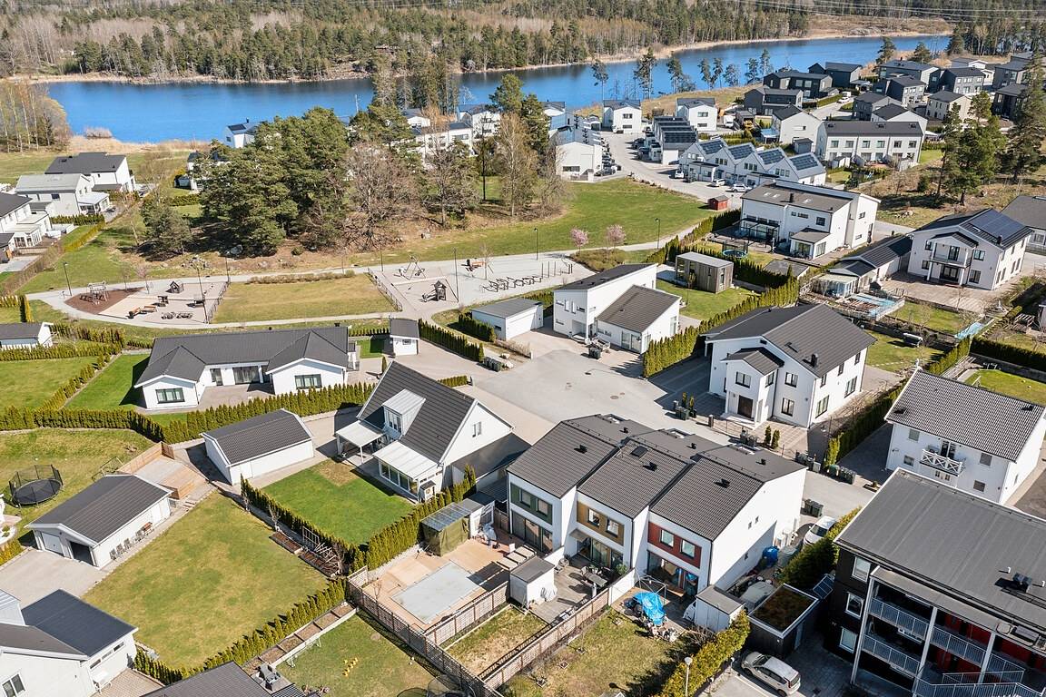 4 rum radhus på Visthusgatan 3B Glasberga Sjöstad, Södertälje kommun - bild 1