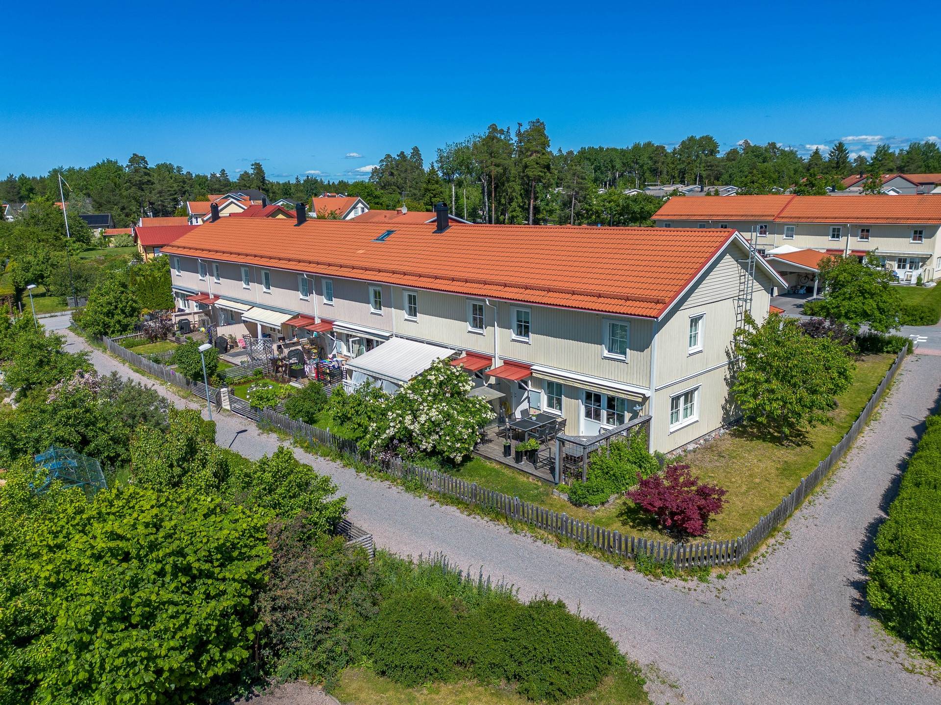 4 rum Radhus på Stenhuggarvägen 23 Herrhagen Uppsala kommun - bild 1