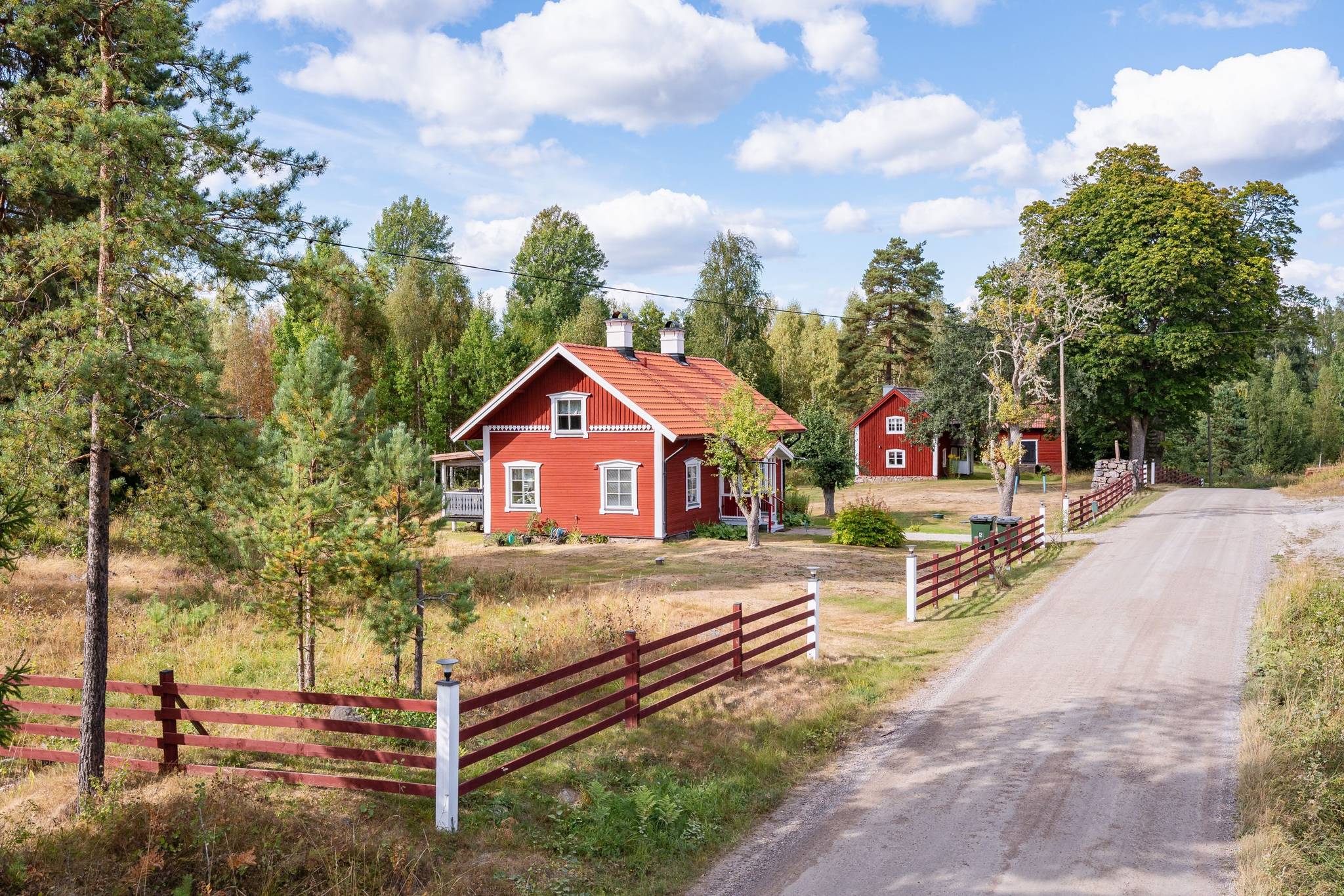 4 rum Gård med jordbruk på Sörskatevägen 152 Hällestad Finspångs kommun - bild 1