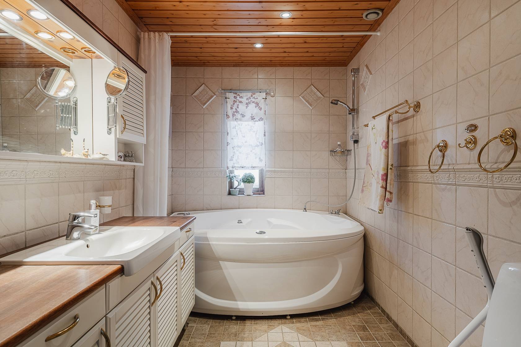5 rum Villa på Lilla Segerstavägen 4 Håbo - Segersta / Hjälstaviken Håbo kommun - bild 15