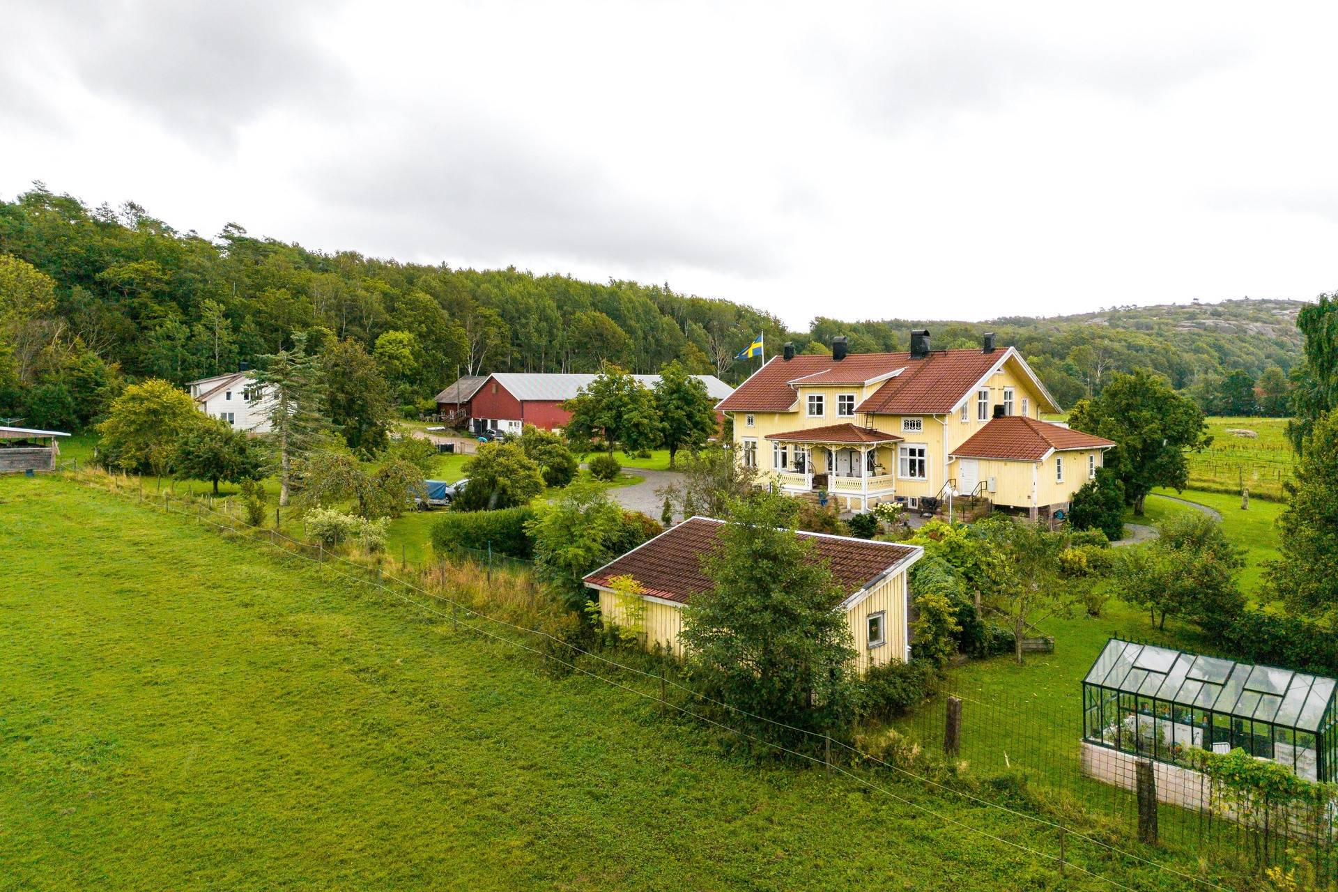 12 rum gård utan jordbruk på Säm Kaptensgården 1 Tossene, Sotenäs kommun - bild 3