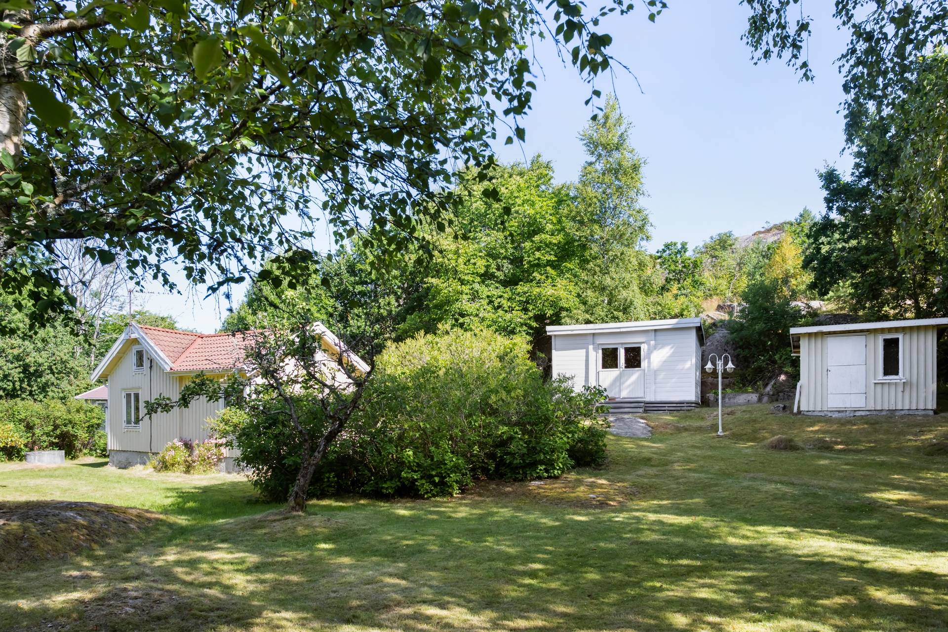 2 rum fritidsboende på Rörvik östergård Linneebacken 1 Amhult, Sotenäs kommun - bild 1