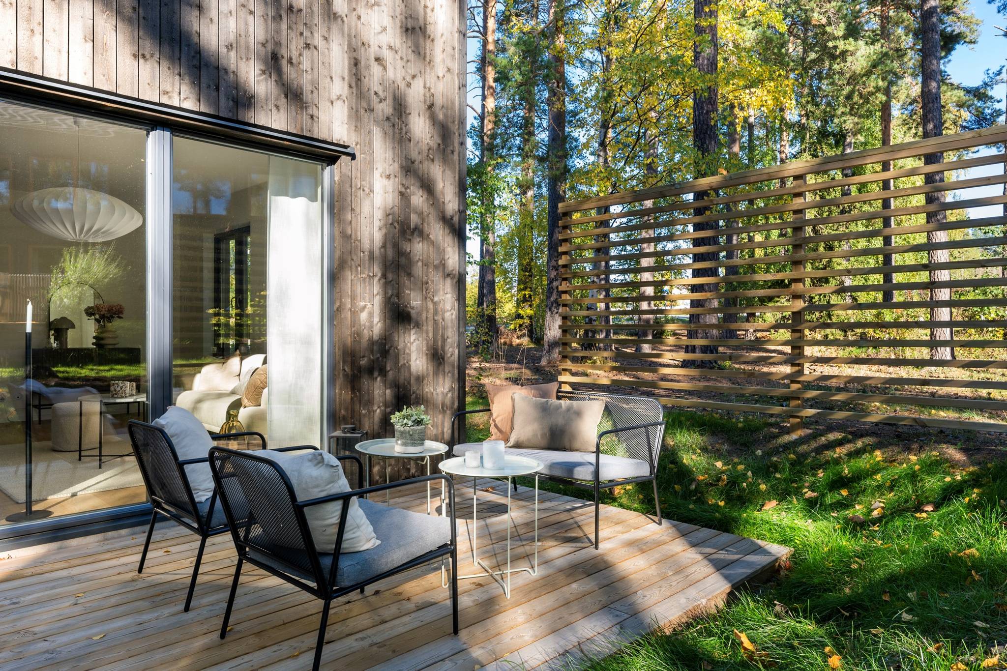 6 rum radhus på Lovisedalsvägen 25A Älta - Lovisedal, Nacka kommun - bild 2