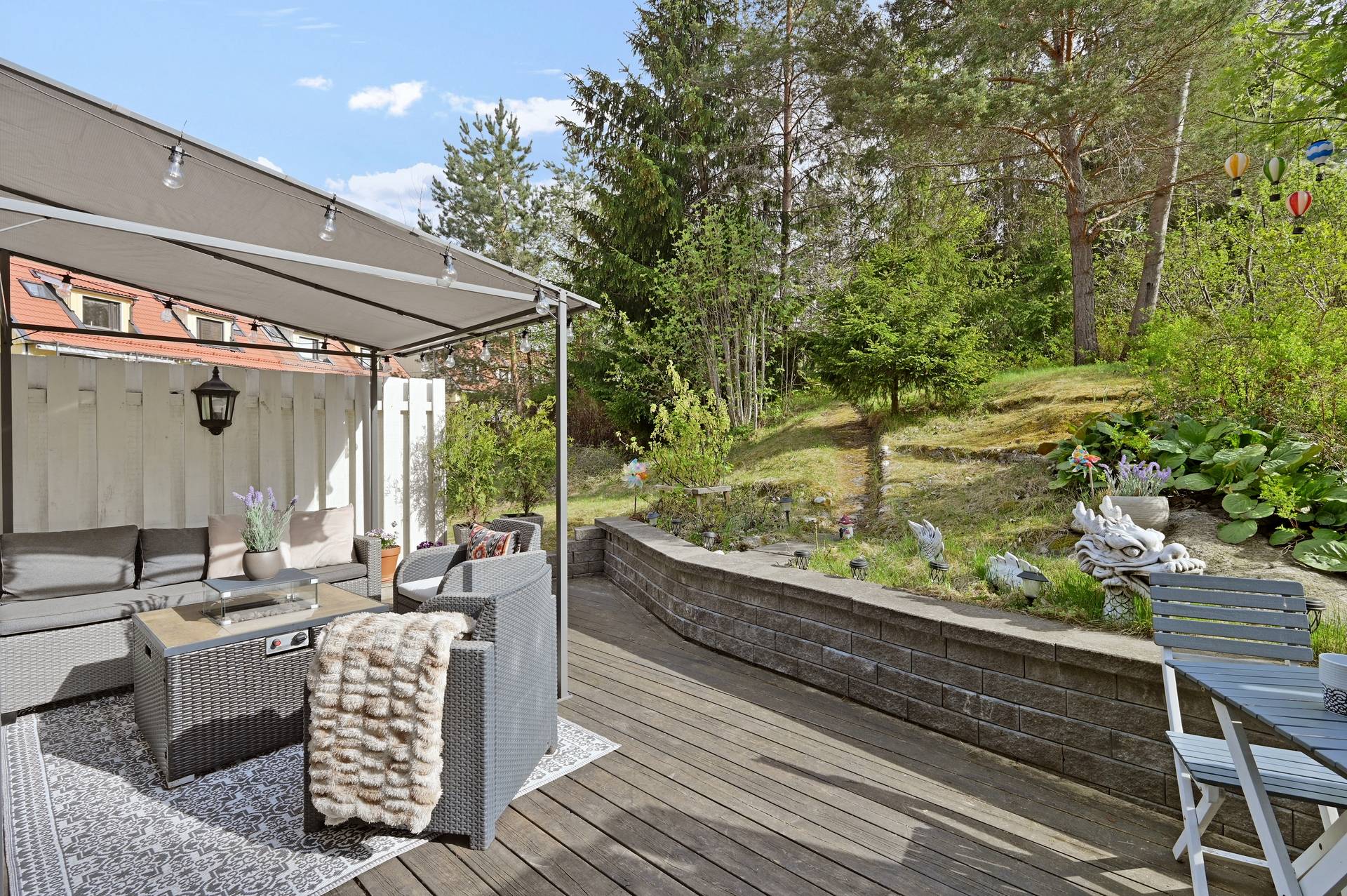 5 rum Radhus på Rapsodivägen 238 Drevviksstrand / Östra Skogås Huddinge kommun - bild 1