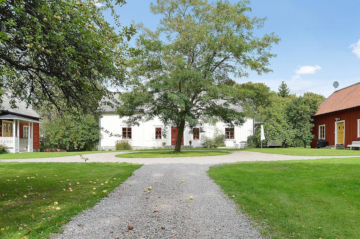 8 rum Gård/skog på Östervarv Skattegården 611 Östervarv Motala kommun - bild 3