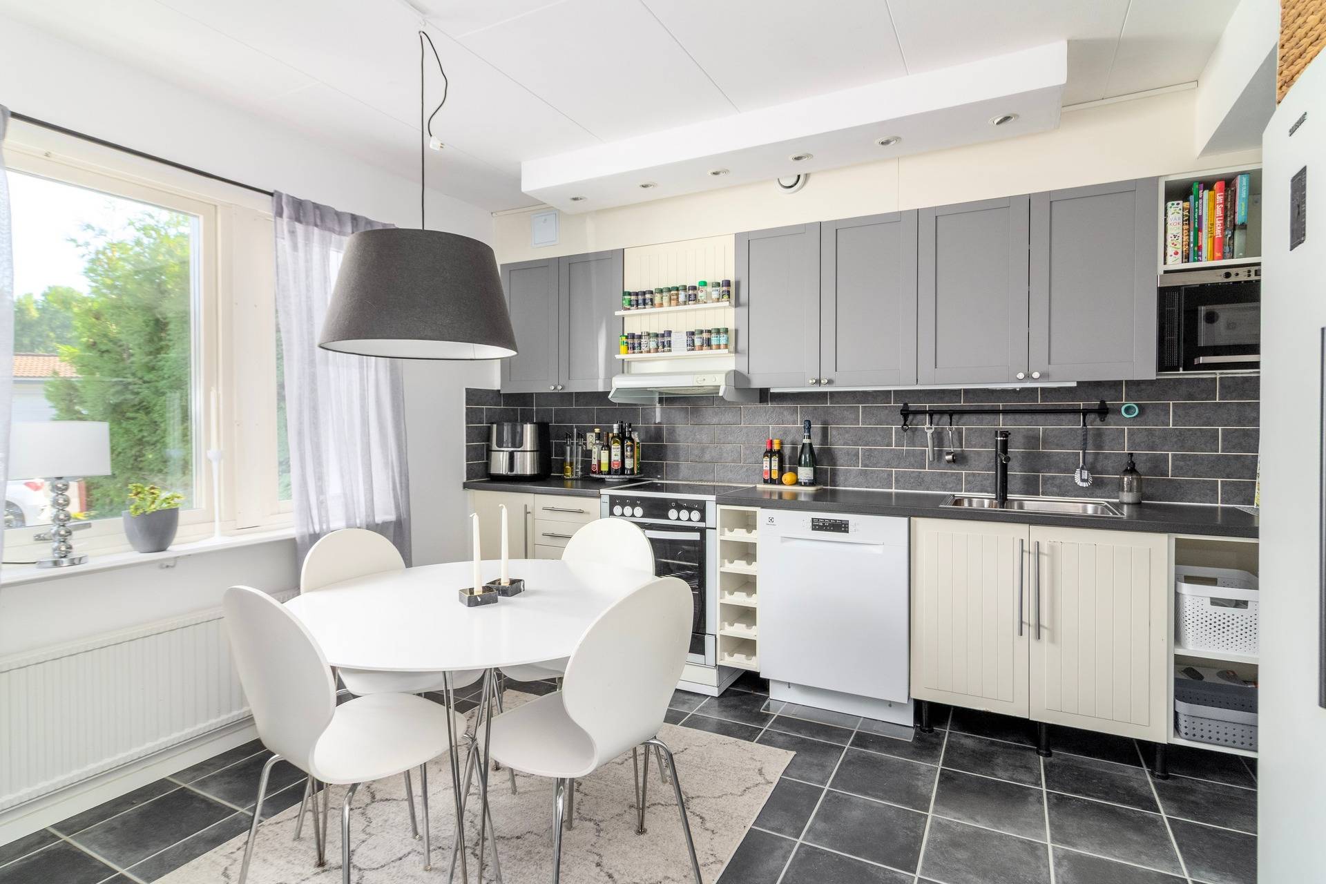 5 rum Parhus på Öknavägen 183 Hällby Eskilstuna kommun - bild 10
