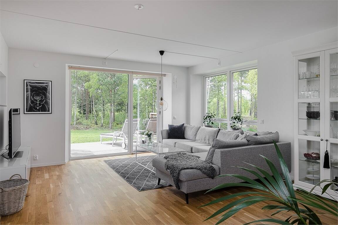 3 rum Lägenhet på Regnbågsvägen 14B Sjölunda Lidköpings kommun - bild 2