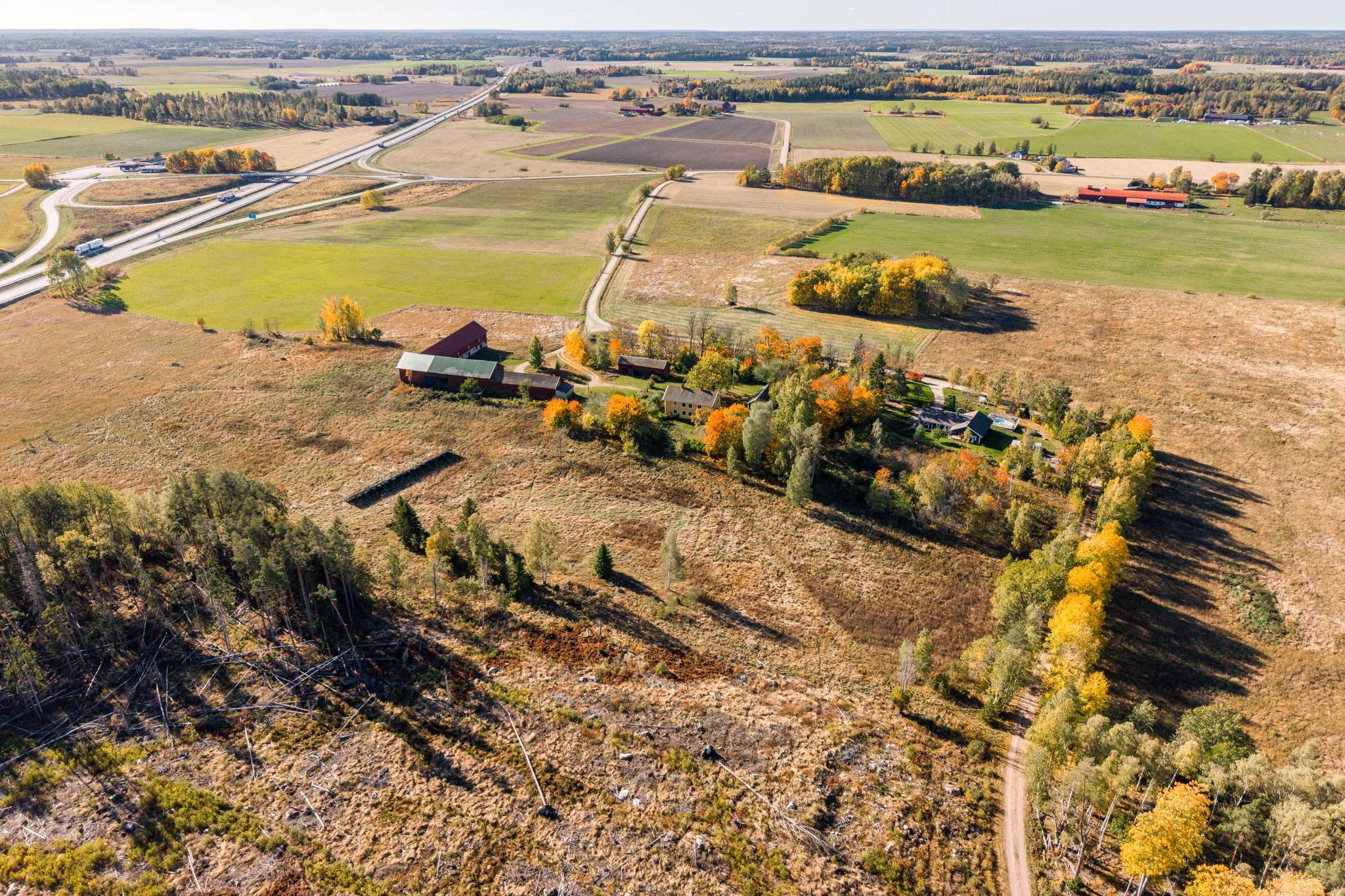 9 rum Gård/skog på Del av Munktorps-Åsby 1:2 Munktorp Köpings kommun - bild 53