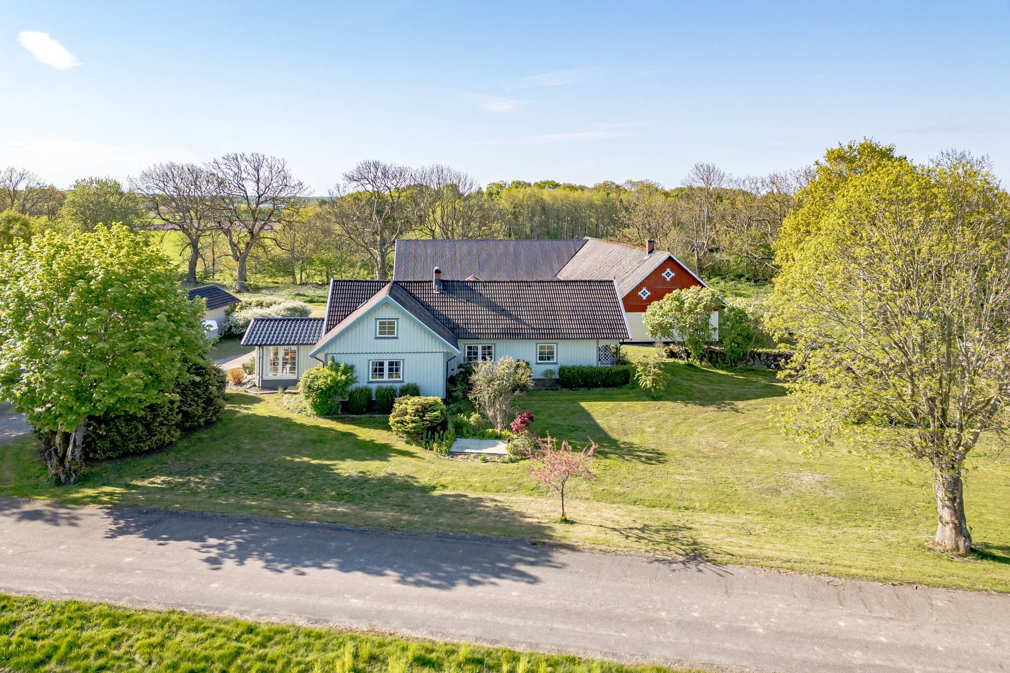 8 rum gård/skog på Morups-Ry 109 Långås, Falkenbergs kommun - bild 1