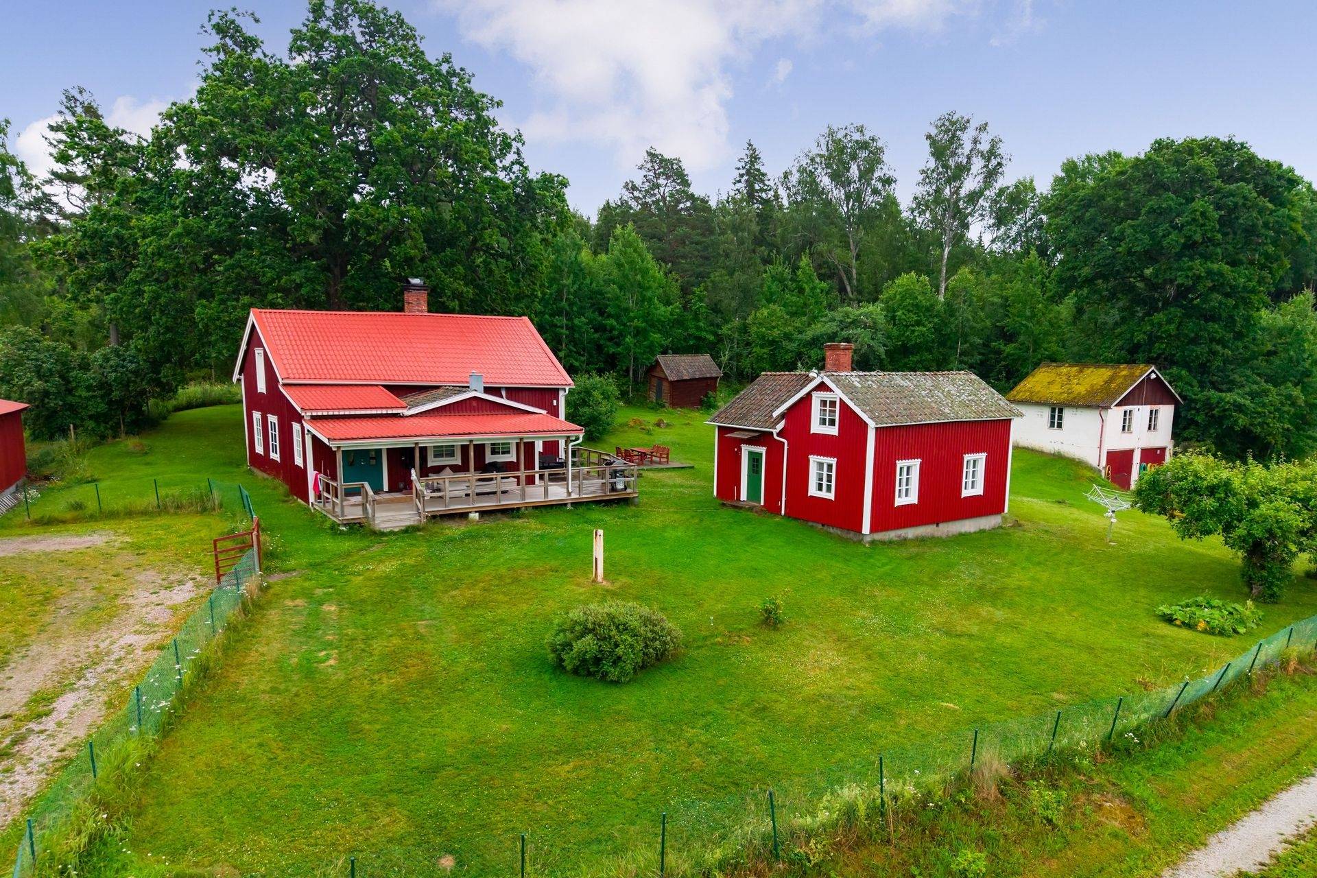9 rum Gård/skog på Altuna Björsbo 1 2,7 mil norr om Enköping Enköpings kommun - bild 3
