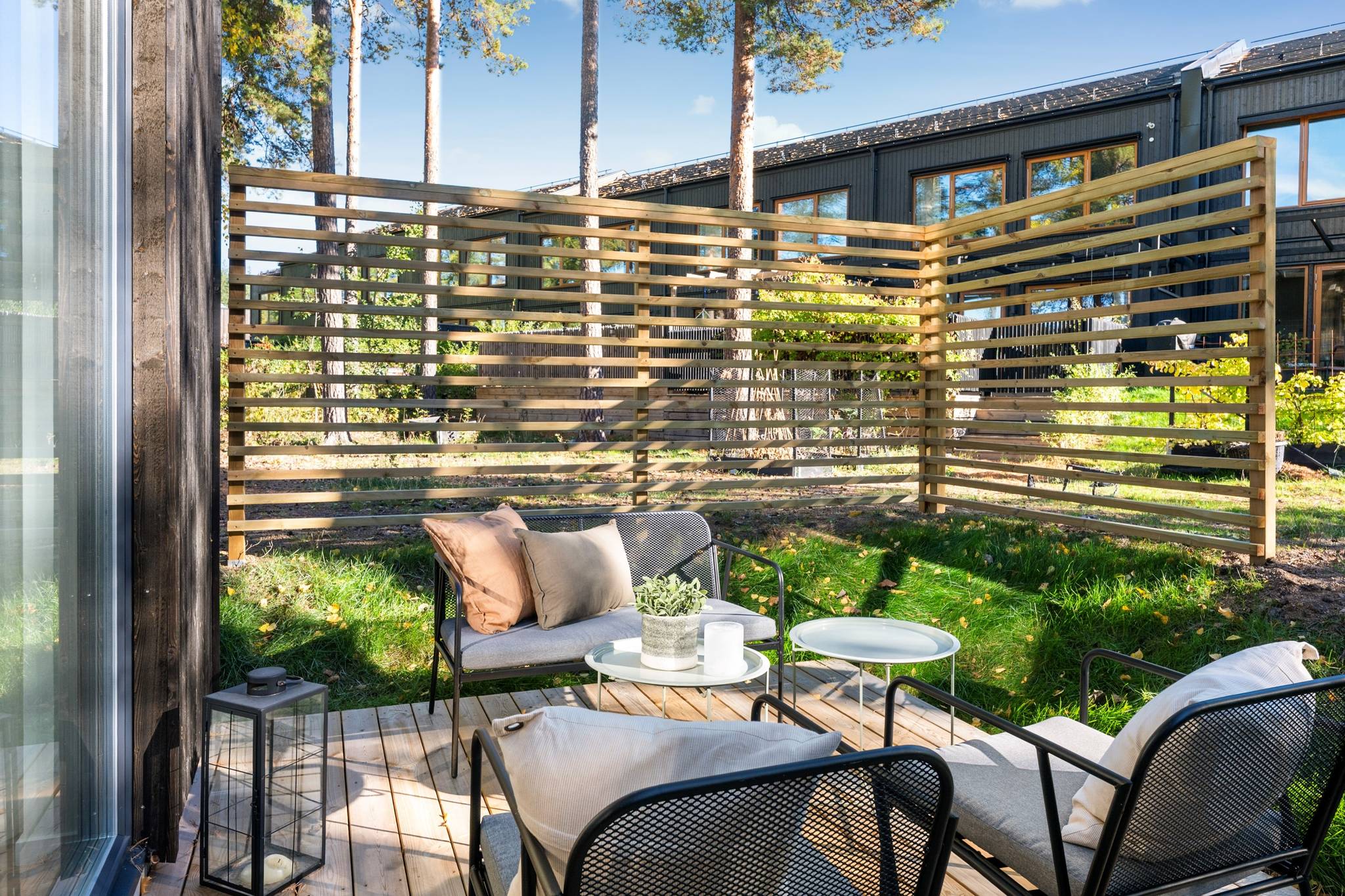 6 rum radhus på Lovisedalsvägen 25A Älta - Lovisedal, Nacka kommun - bild 2
