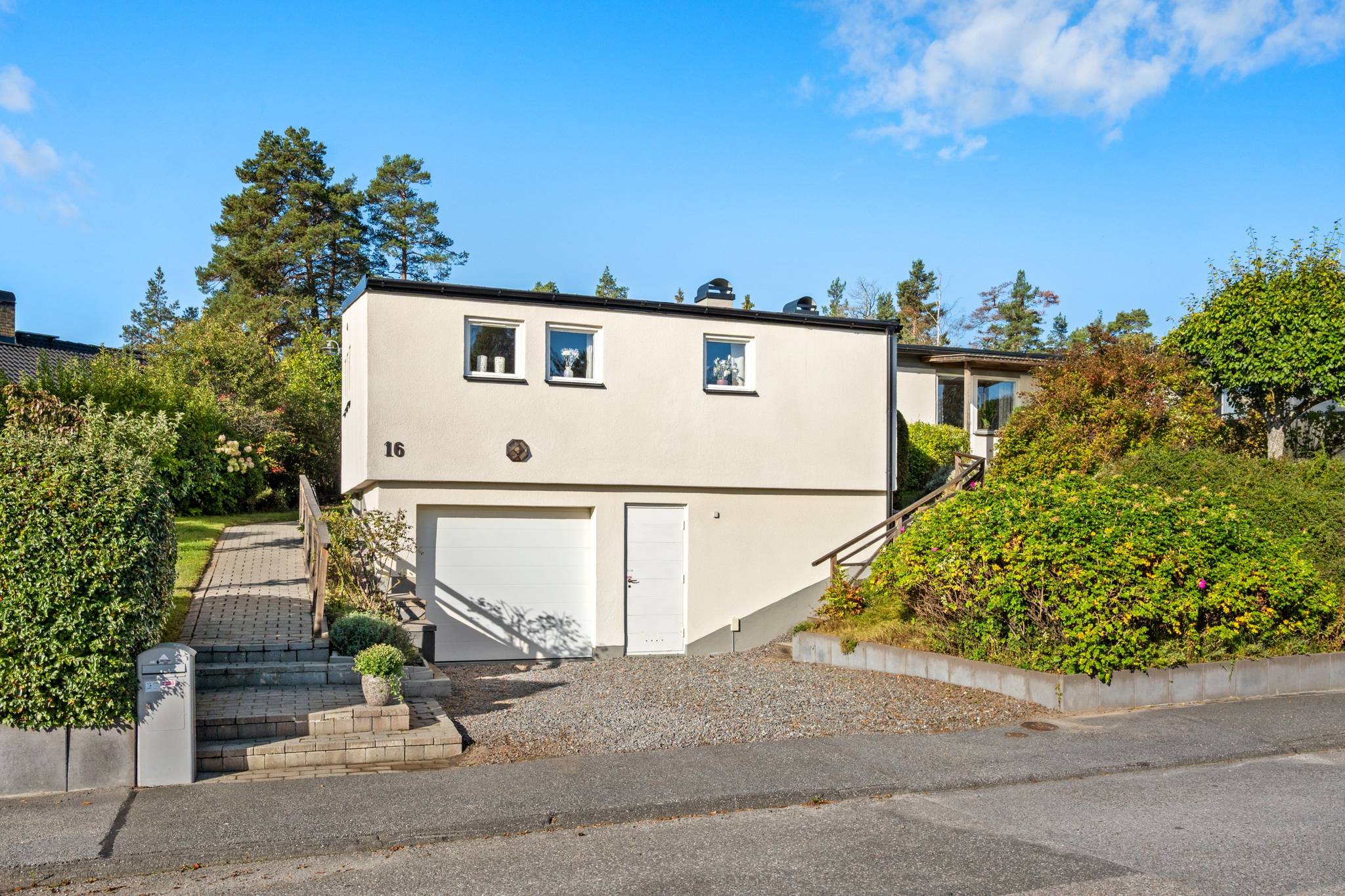 6 rum villa på Vinbärsvägen 16 Fårdala, Tyresö kommun - bild 1