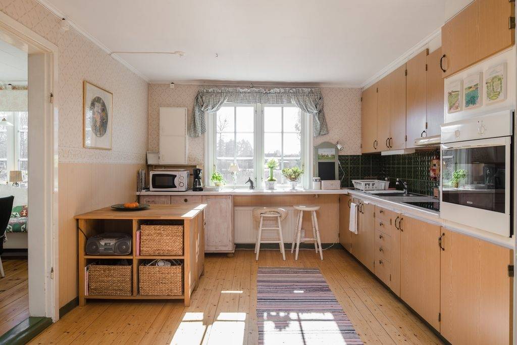10 rum Gård utan jordbruk på Mellomkvarn Källby Götene kommun - bild 54