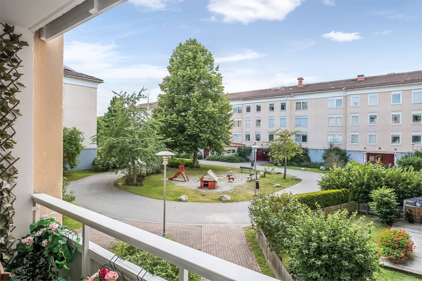 4 rum Lägenhet på Vallavägen 121 Centrala Handen Haninge kommun - bild 2