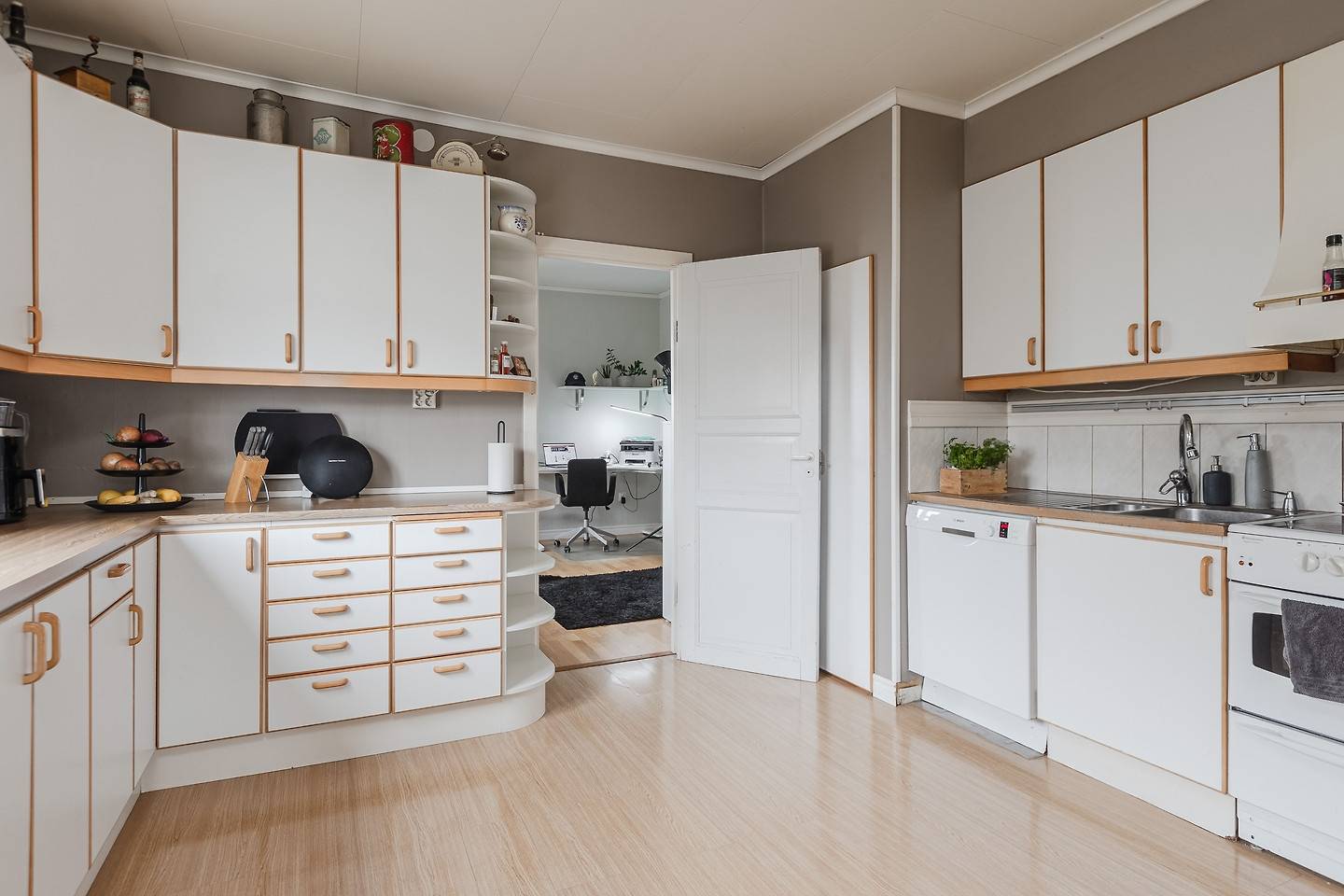 194 m² Villa på Hallmansvägen 31 B Bymarken Jönköpings kommun - bild 27