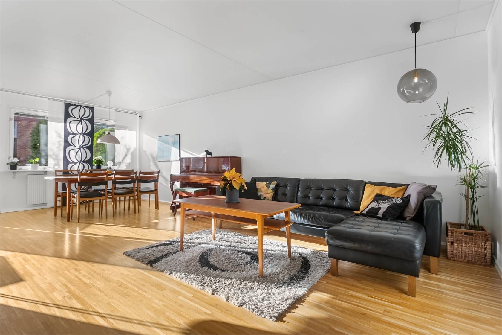 7 rum Villa på Önnemovägen 50 Tullinge Botkyrka kommun - bild 2