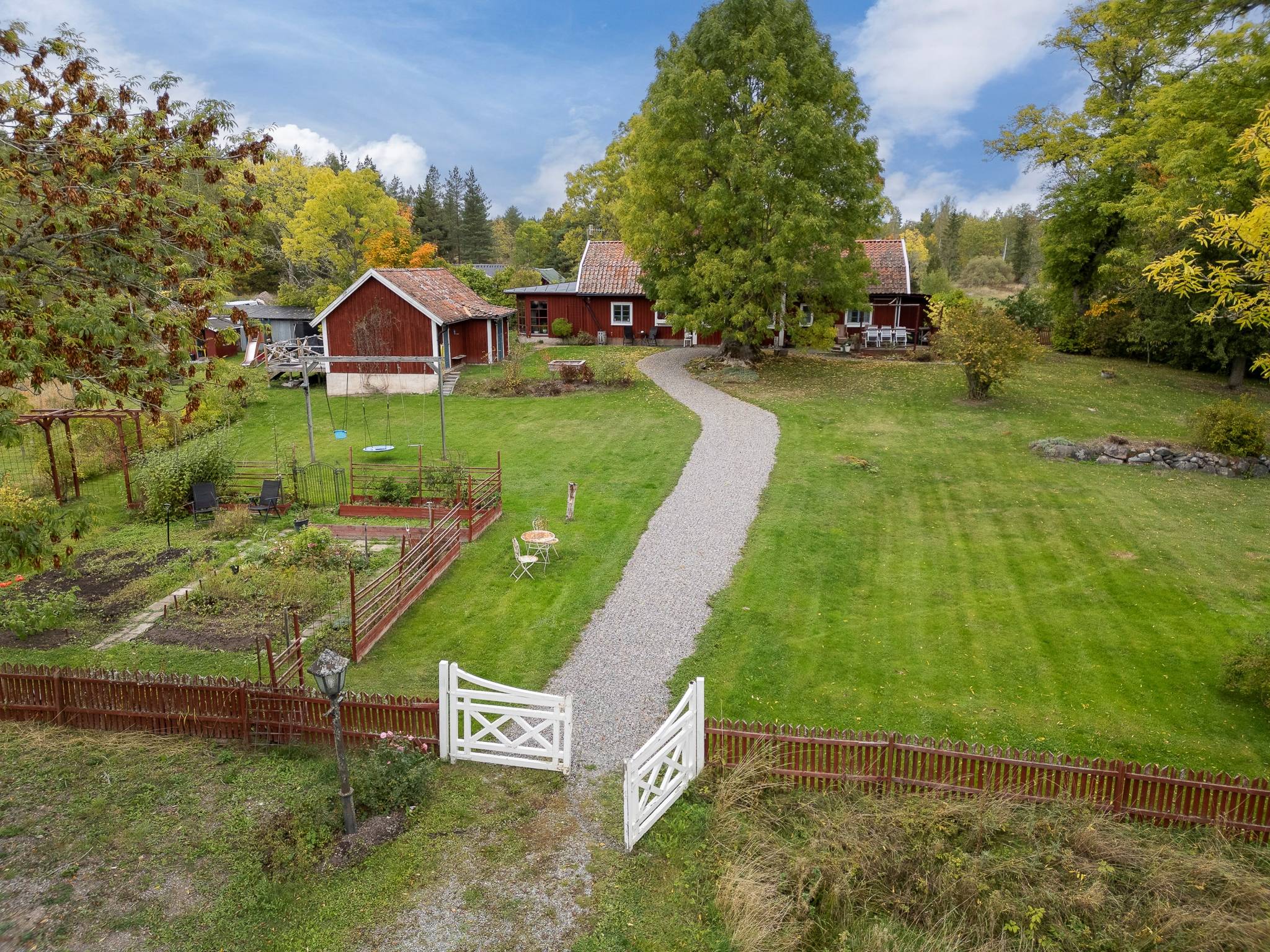 8 rum Gård/skog på Torsta 1 Västerås kommun - bild 2