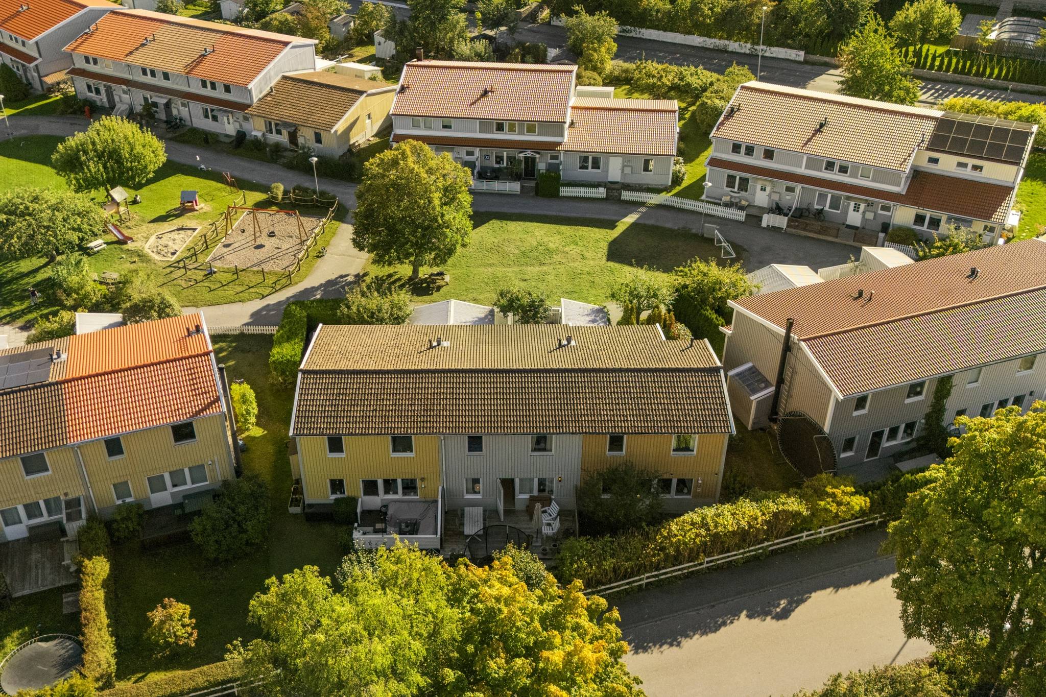 5 rum radhus på Alliansvägen 12 Gribbylund, Täby kommun - bild 2