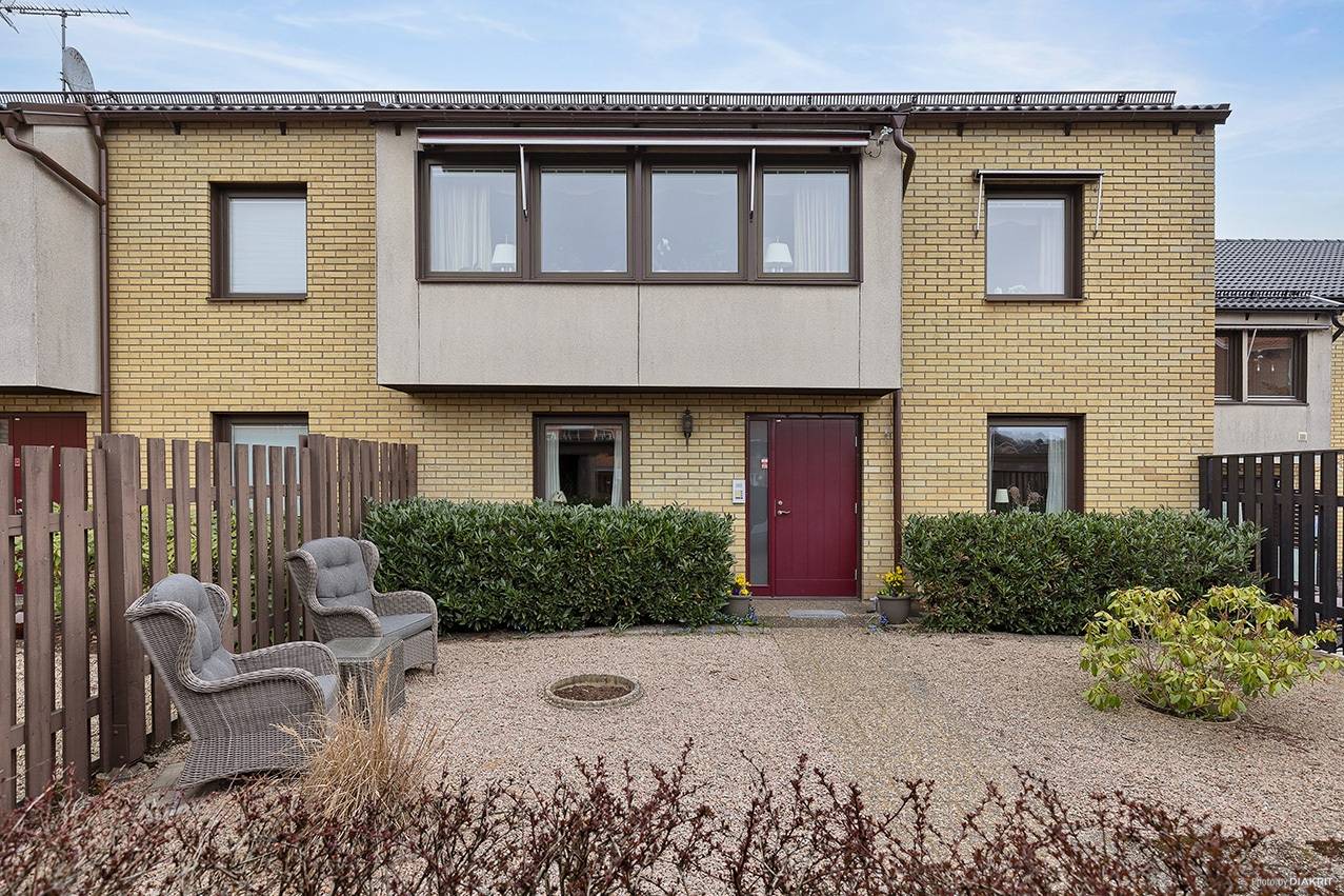 6 rum radhus på Bokebergsgatan 8C Hässleholm, Hässleholms kommun - bild 1