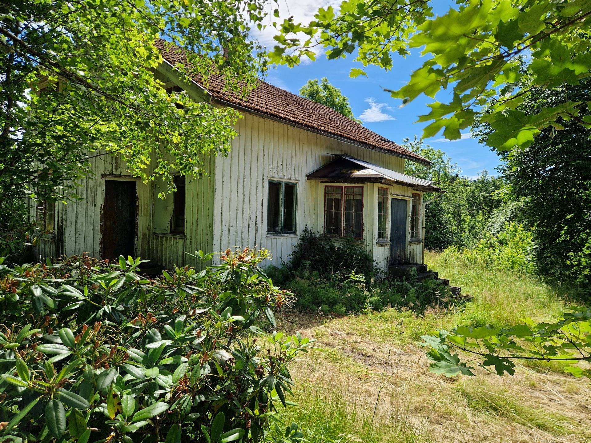 gård med jordbruk på Herrestads Svenseröd 127 Uddevalla, Uddevalla kommun - bild 3