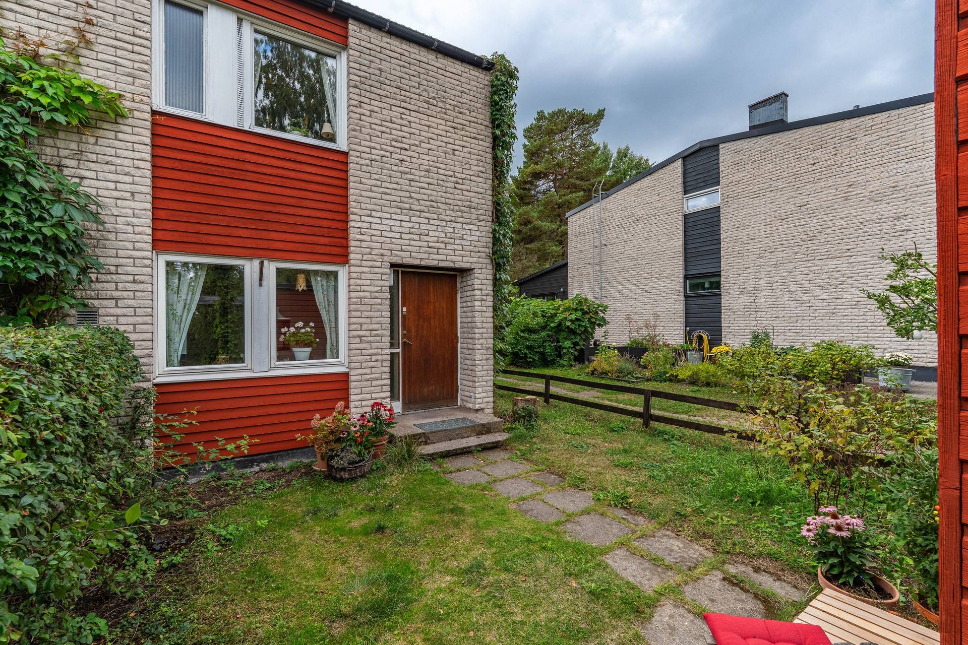 4 rum Radhus på Apoteksvägen 92 Knivsta Knivsta kommun - bild 1