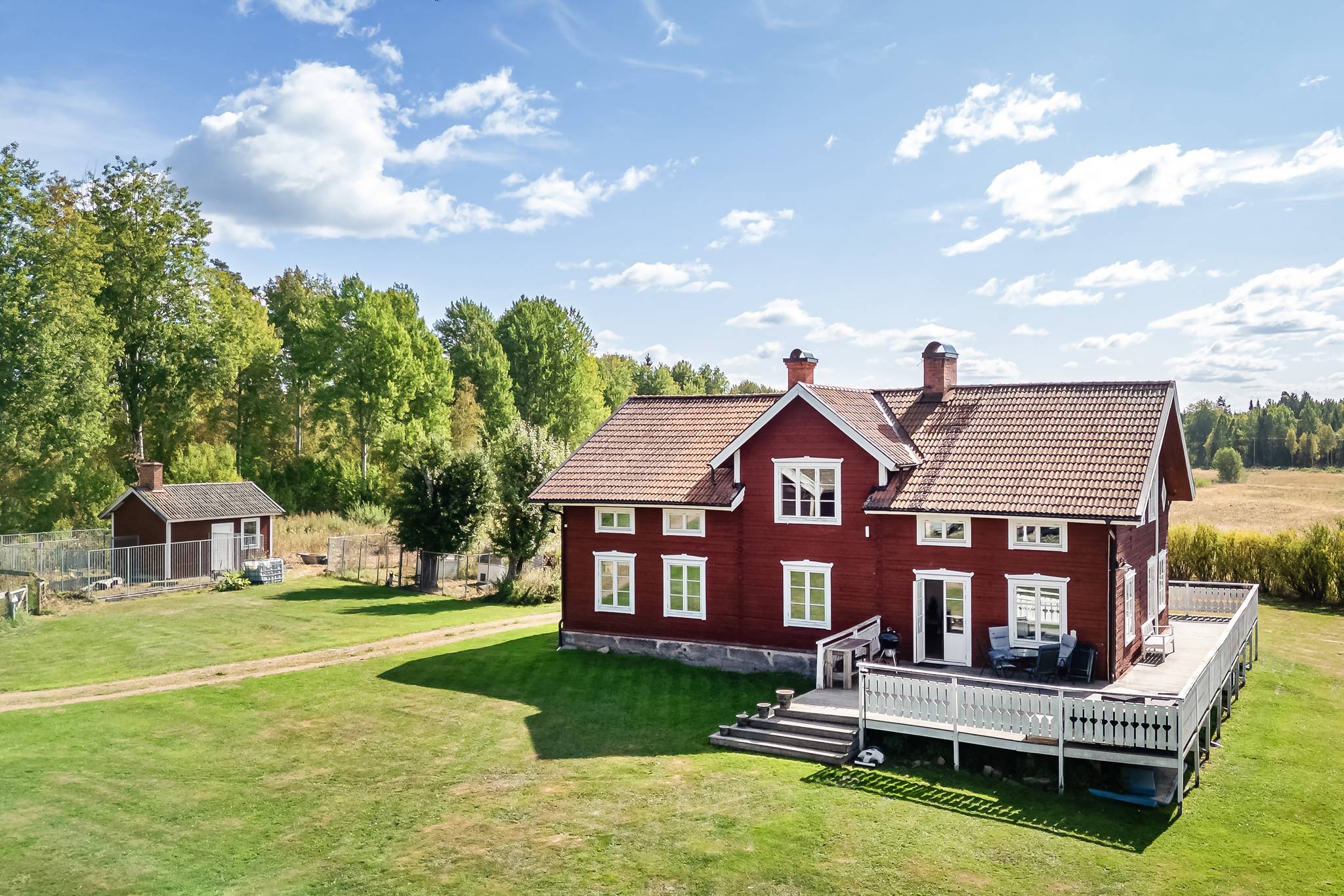 8 rum gård med jordbruk på Bår Mats-Pers 100 Möklinta, Sala kommun - bild 2