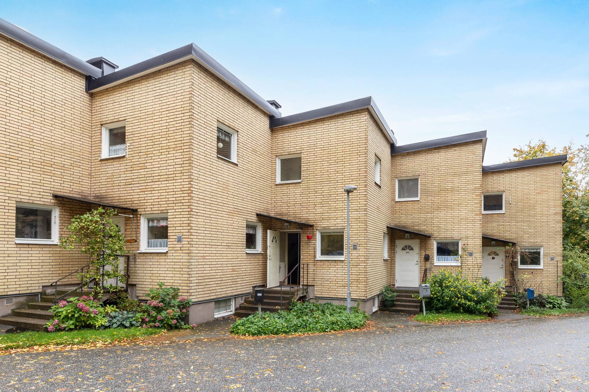 3 rum radhus på Karolinska vägen 5 Karolinska, Solna kommun - bild 1