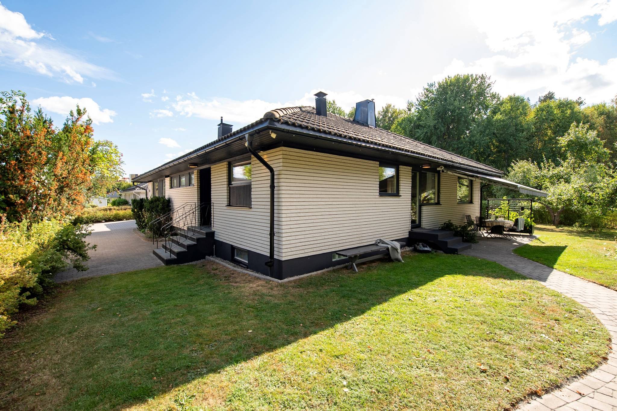 7 rum Villa på Höjdhoppargatan 12 Rönnby Västerås kommun - bild 6