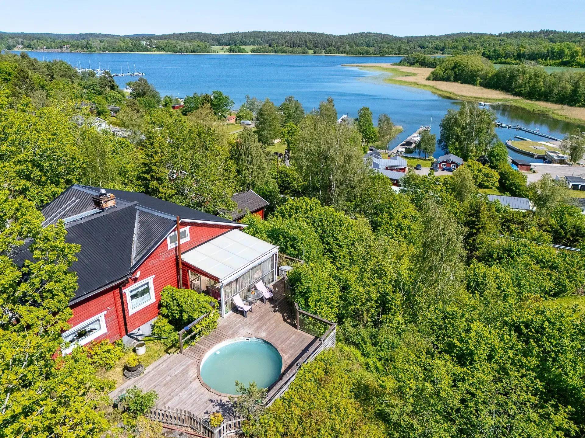 Landfjärden, Nynäshamns kommun