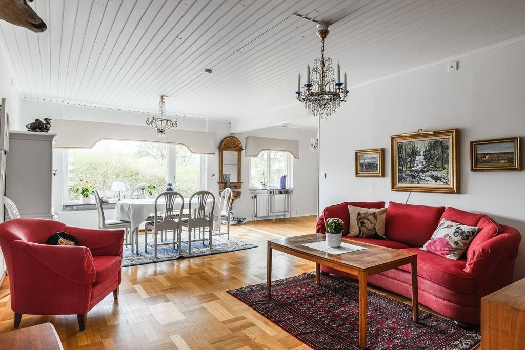 6 rum Par-/kedje-/radhus på Färgaregatan 10 Marieberg Skara kommun - bild 9
