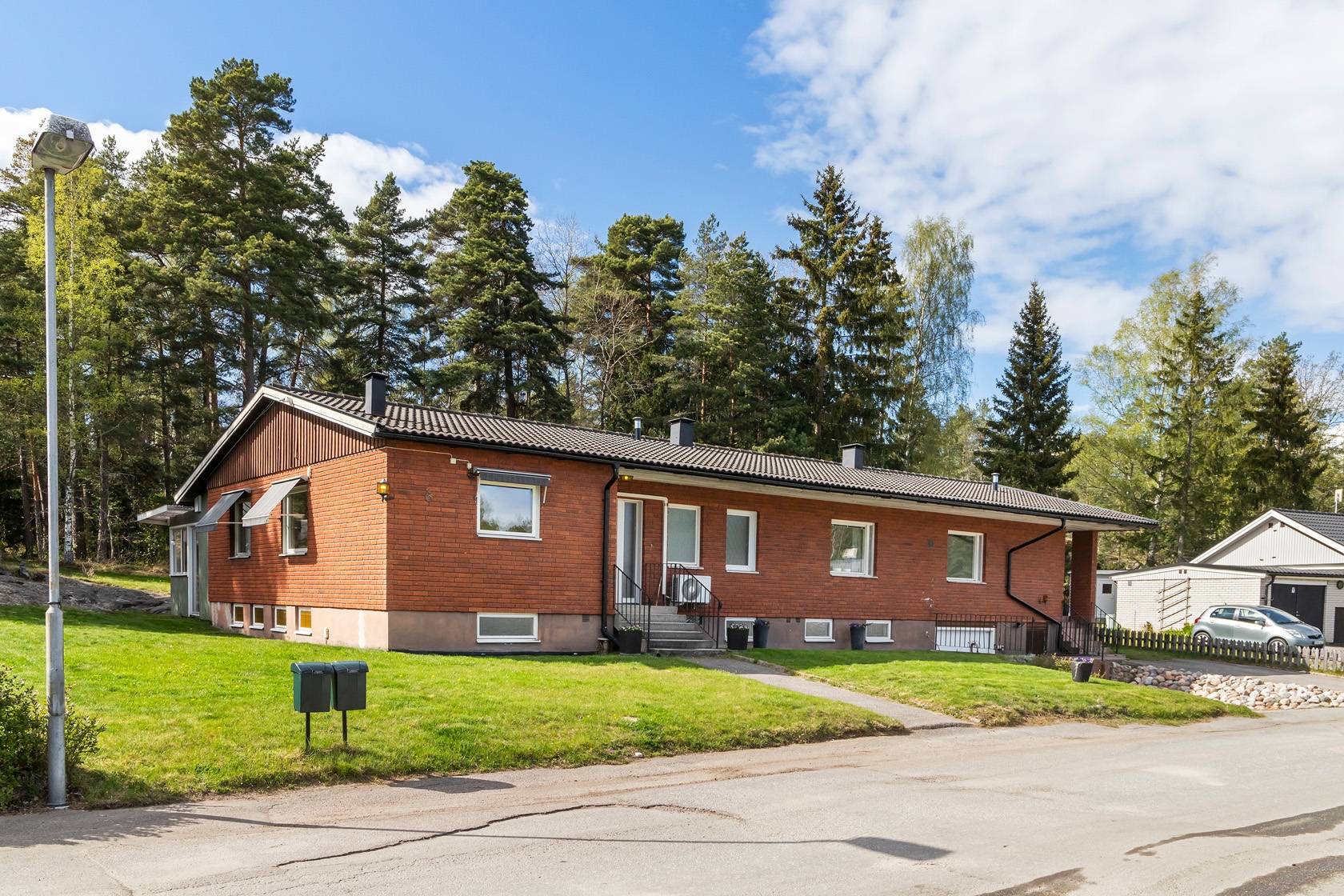 8 rum villa på Asphagsvägen 6A Hällby, Eskilstuna kommun - bild 1