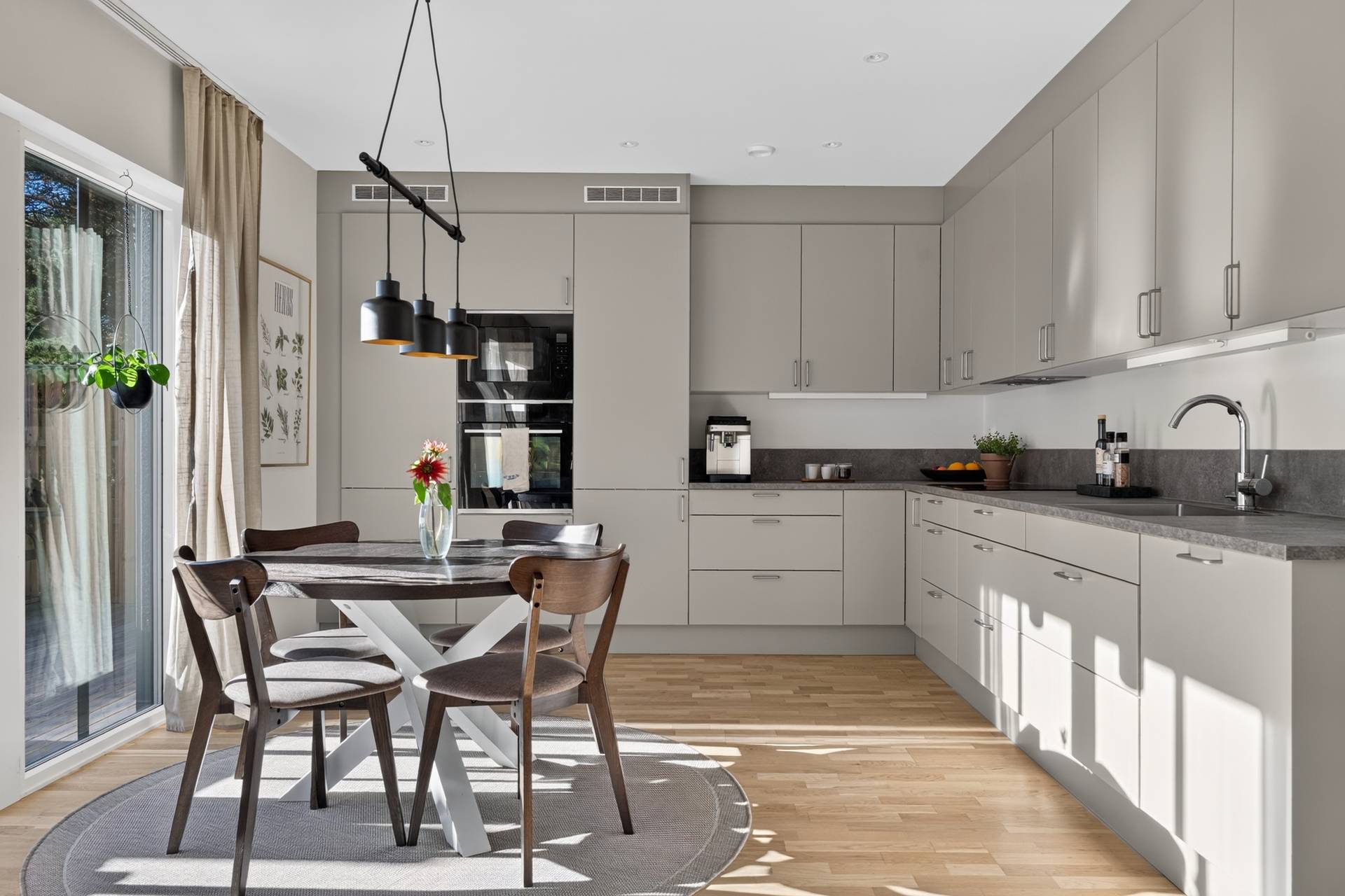 7 rum Villa på Hälleborgsgatan 10A Knivsta Knivsta kommun - bild 6