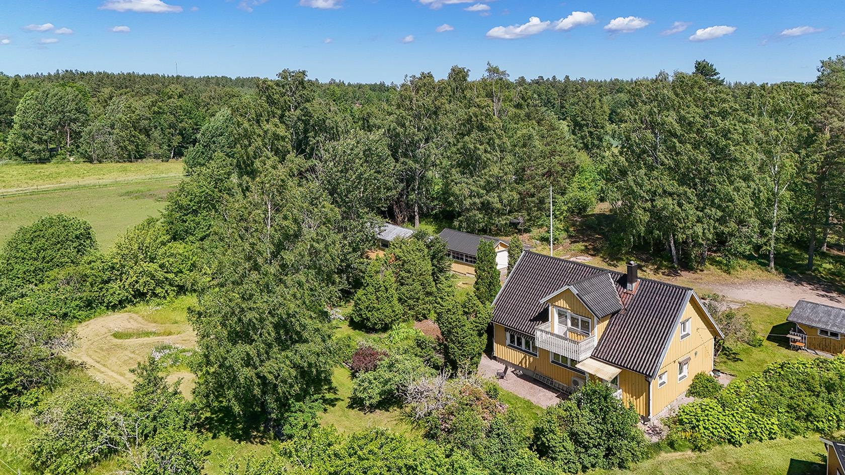 4 rum villa på Henstavägen 9 Hensta, Eskilstuna kommun - bild 1