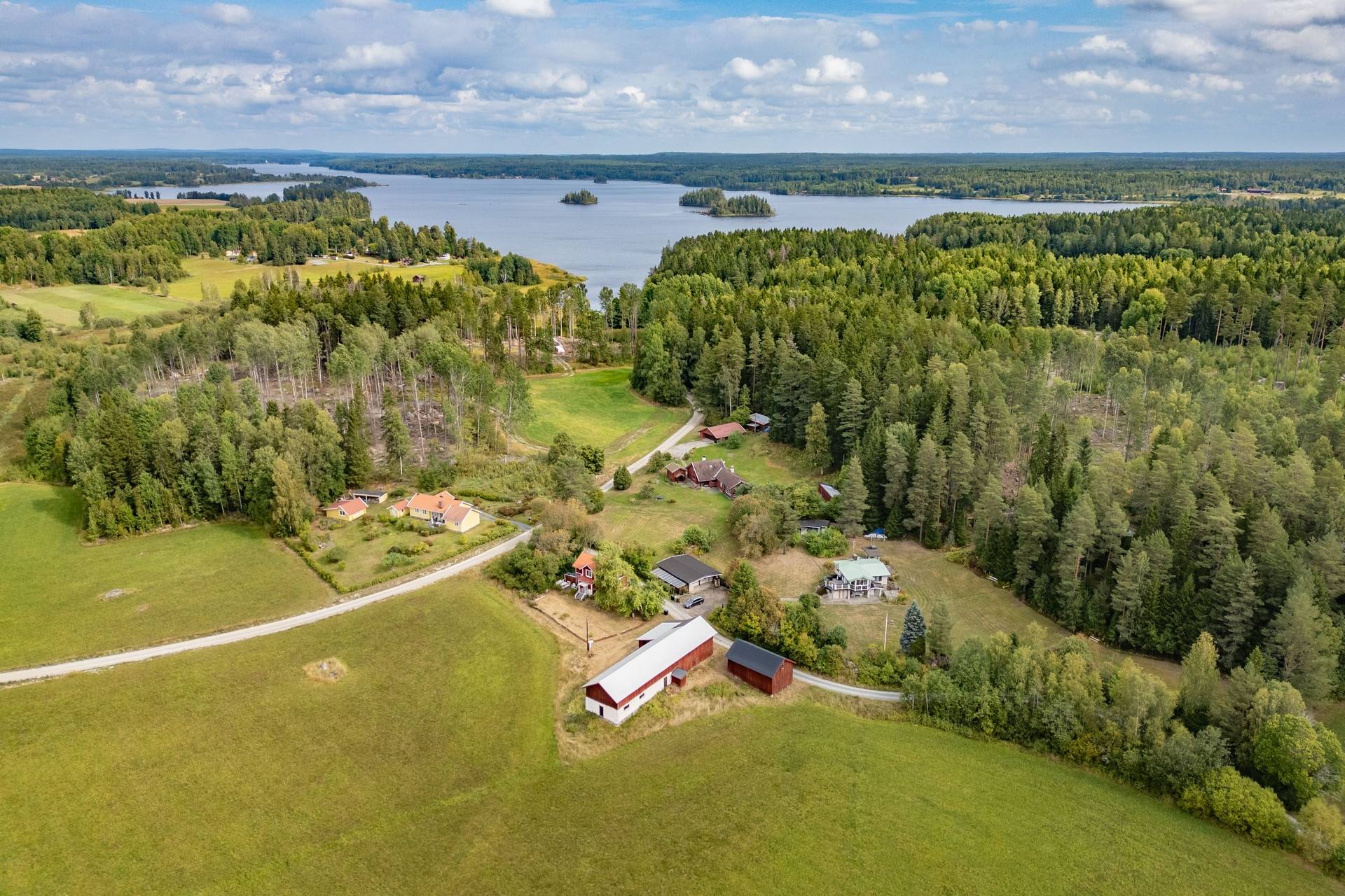 5 rum gård/skog på Sunnansjö 1 Hed, Skinnskattebergs kommun - bild 1