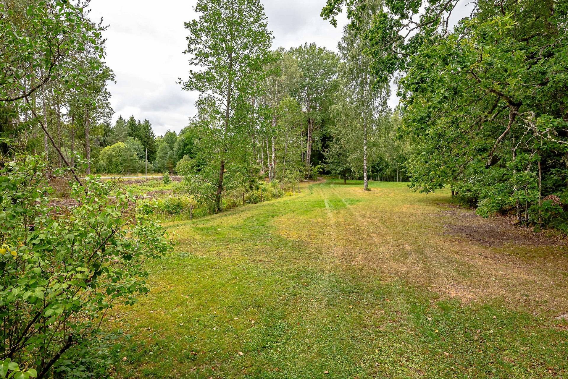 2 rum Villa på Holmsjön 4 och 6 Hälleforsnäs Flens kommun - bild 30