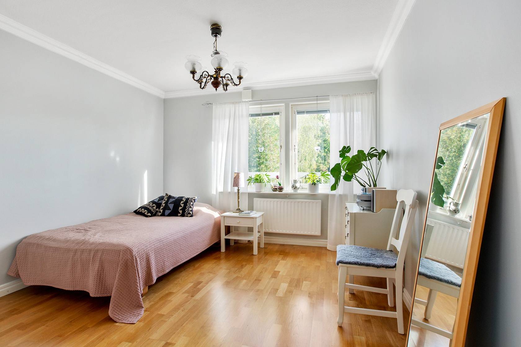7 rum Radhus på Liljevägen 101 Sjukyrkoberget Upplands Väsby kommun - bild 10