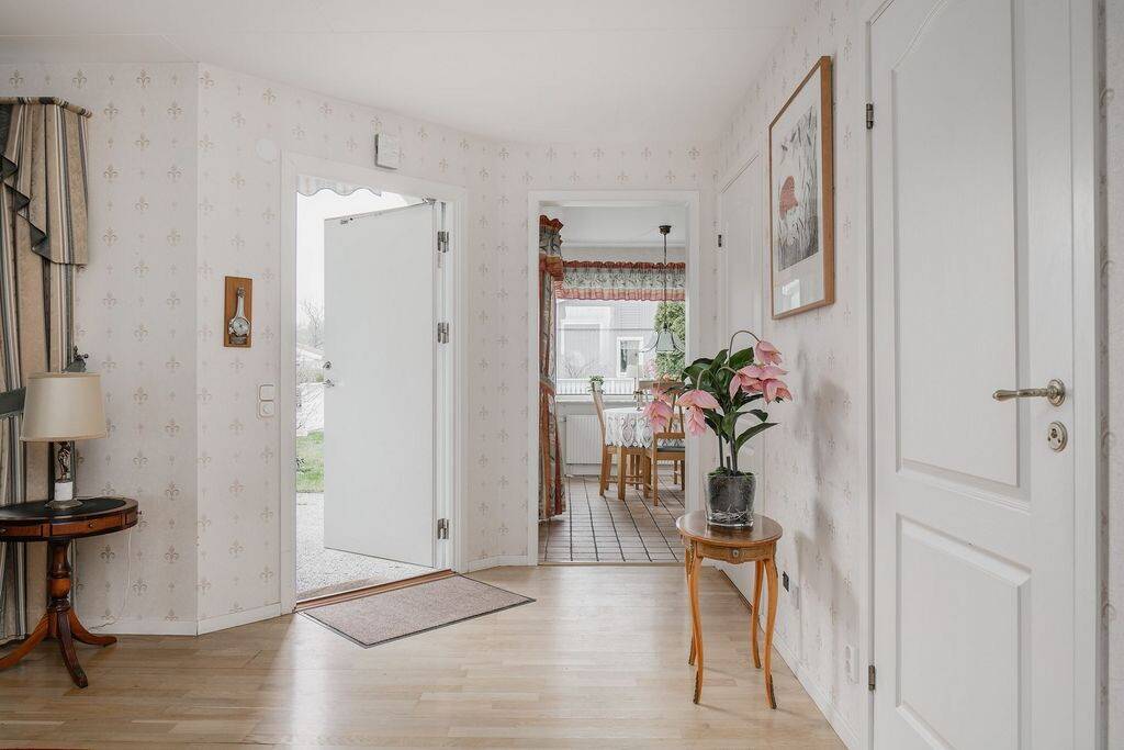 4 rum Par-/kedje-/radhus på Walter Sundströms väg 10 Hentorp Skövde kommun - bild 4