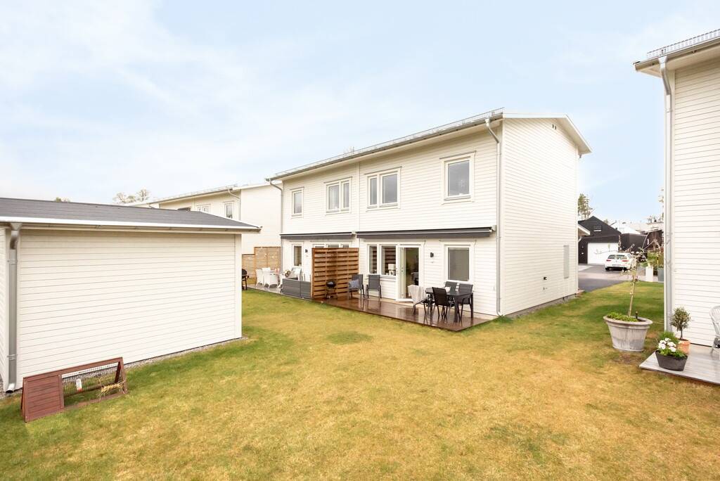 5 rum Par-/kedje-/radhus på Lillängsvägen 11c Västerås kommun - bild 25