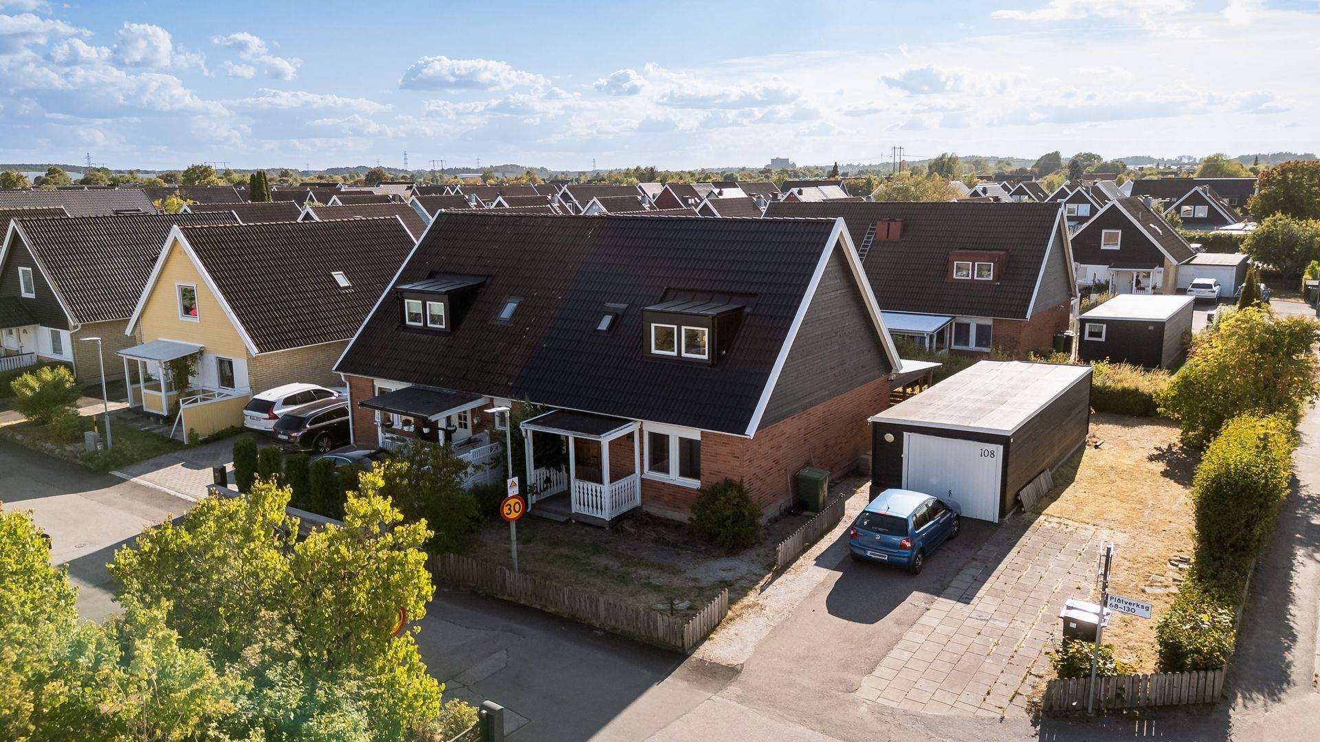 4 rum Parhus på Plåtverksgatan 108 Bäckby Västerås kommun - bild 1