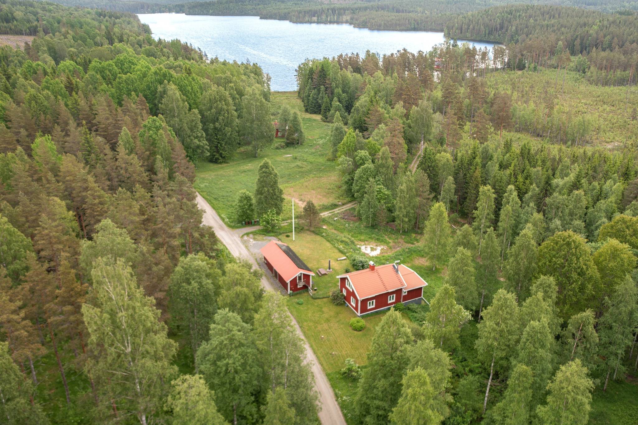 6 rum Gård/skog på Lindesby 560 Järnboås Nora kommun - bild 1