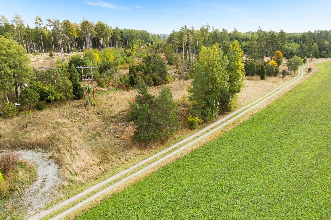 Tomt på Vallby Dräggesta *Byggklar tomt* Enköping Enköpings kommun - bild 3