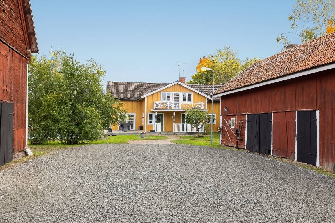 9 rum Gård utan jordbruk på Boglösa Svallby 5 Enköping Enköpings kommun - bild 1