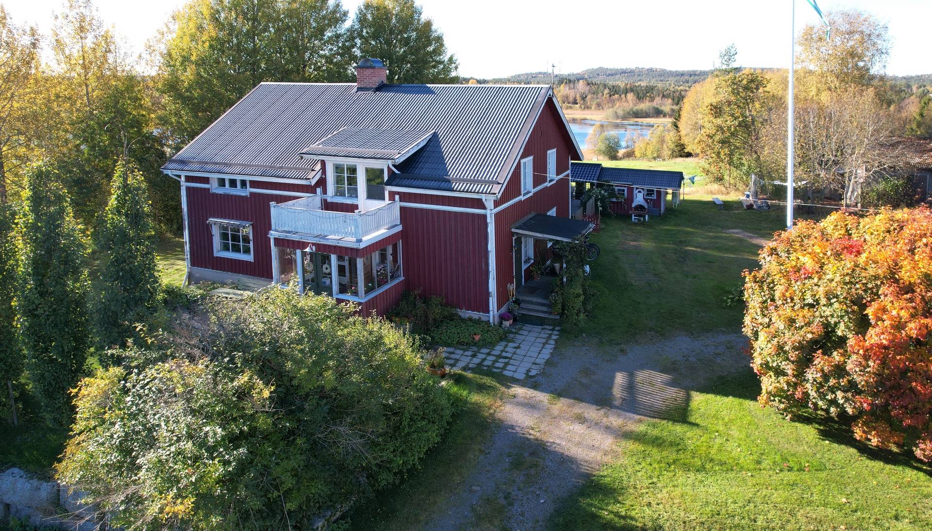 Gård med jordbruk på Kasa 145 Husum Örnsköldsviks kommun - bild 1