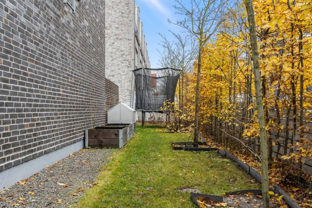 6 rum Par-/kedje-/radhus på Karin Larssons väg 17 Lilla Sköndal Stockholms kommun - bild 66