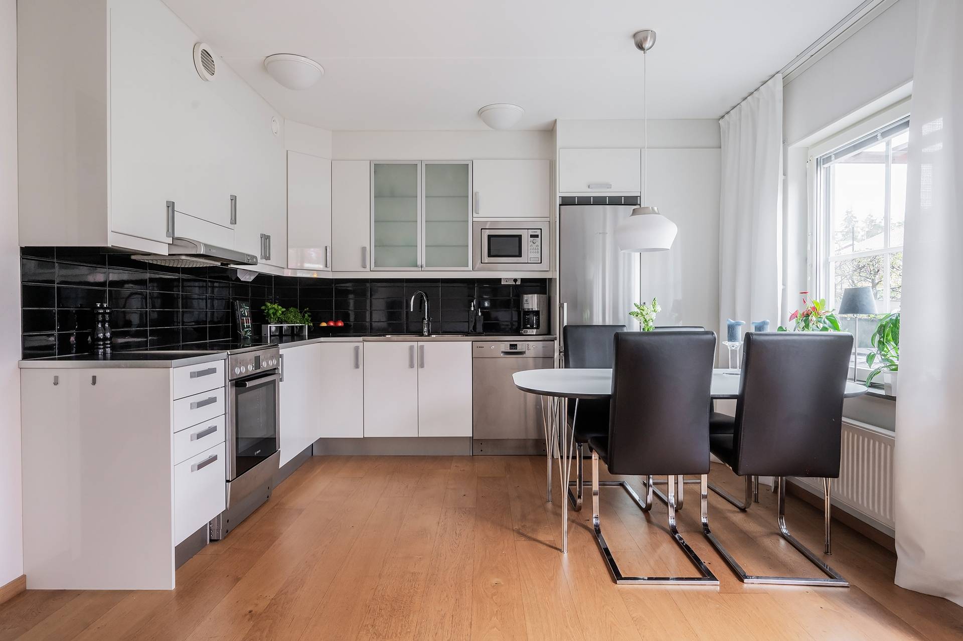 2 rum Lägenhet på Körsbärsvägen 6A Tullinge Trädgårdsstad Botkyrka kommun - bild 8
