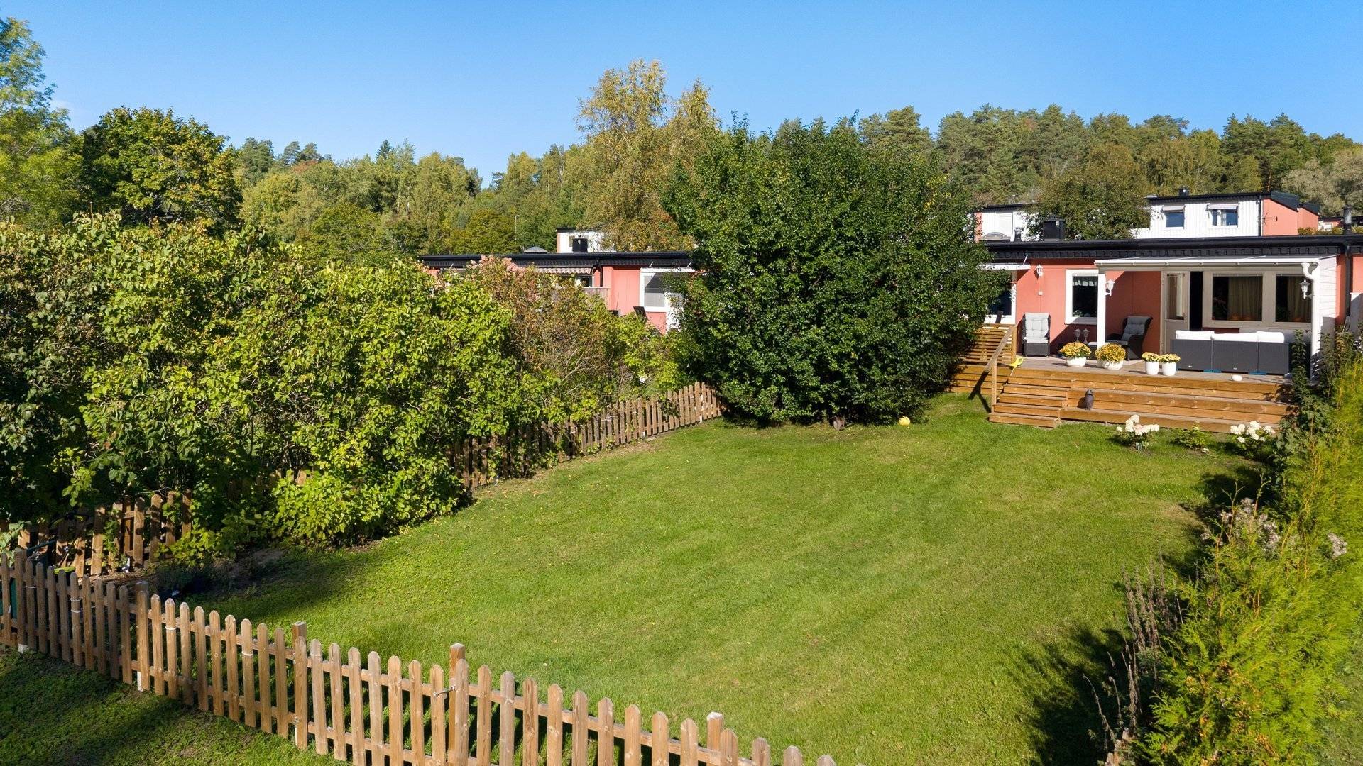 4 rum Radhus på Bondestigen 44 Salem Centralt Salems kommun - bild 1