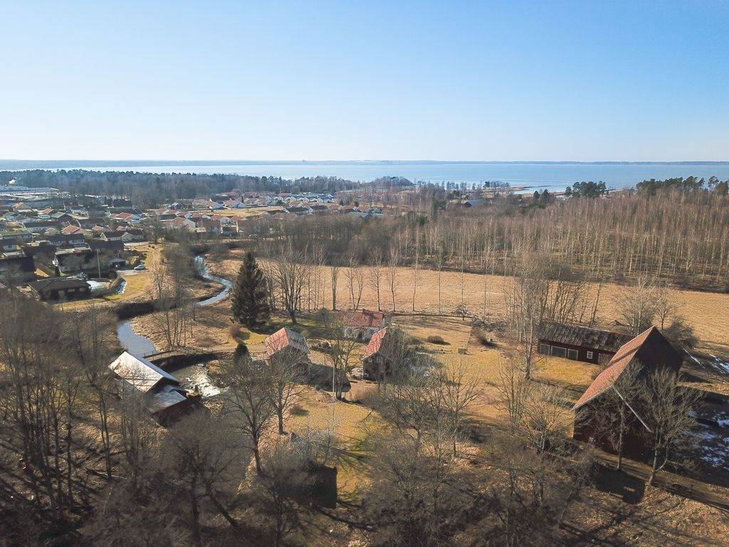 10 rum Gård utan jordbruk på Mellomkvarn Källby Götene kommun - bild 75