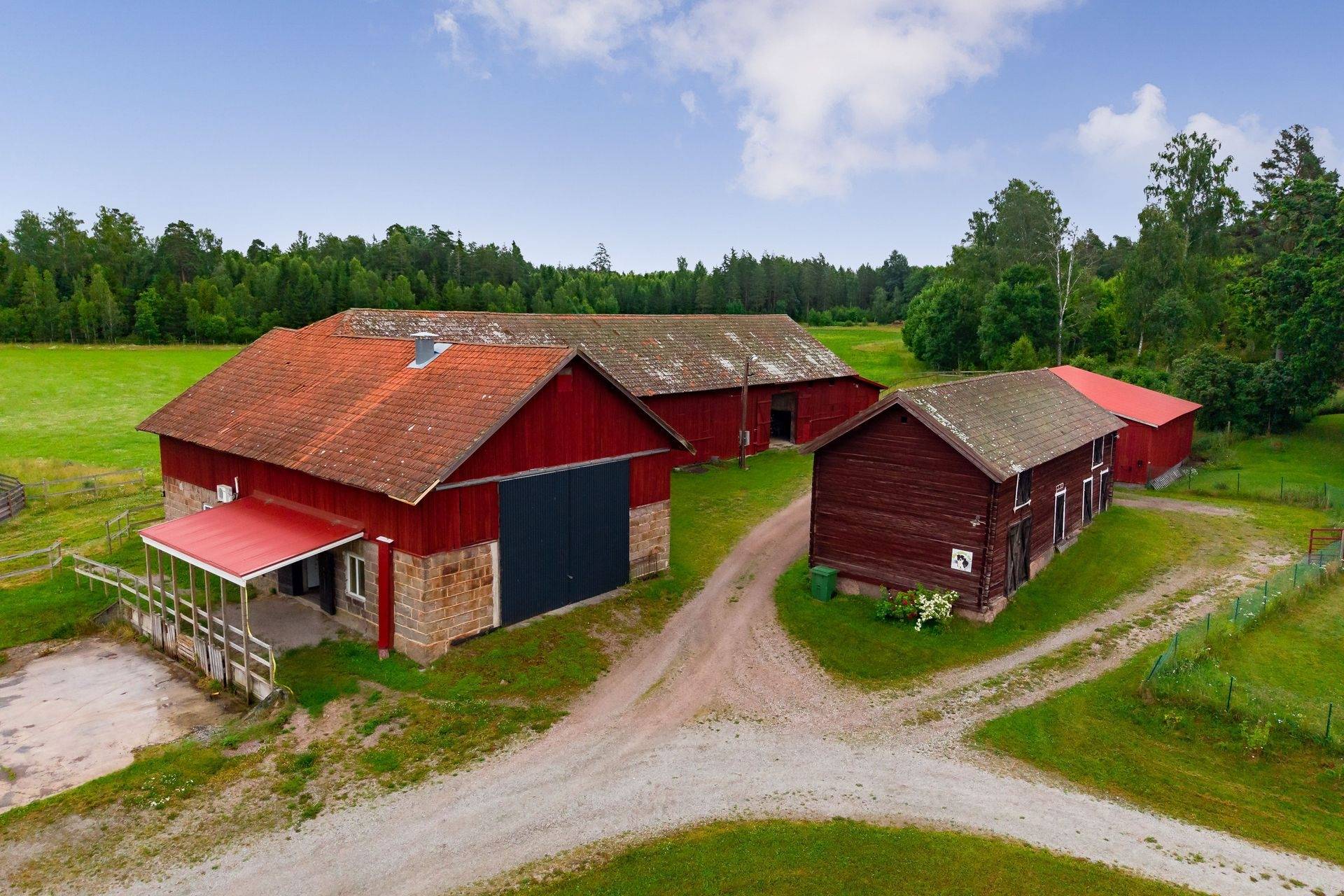 9 rum Gård/skog på Altuna Björsbo 1 2,7 mil norr om Enköping Enköpings kommun - bild 59
